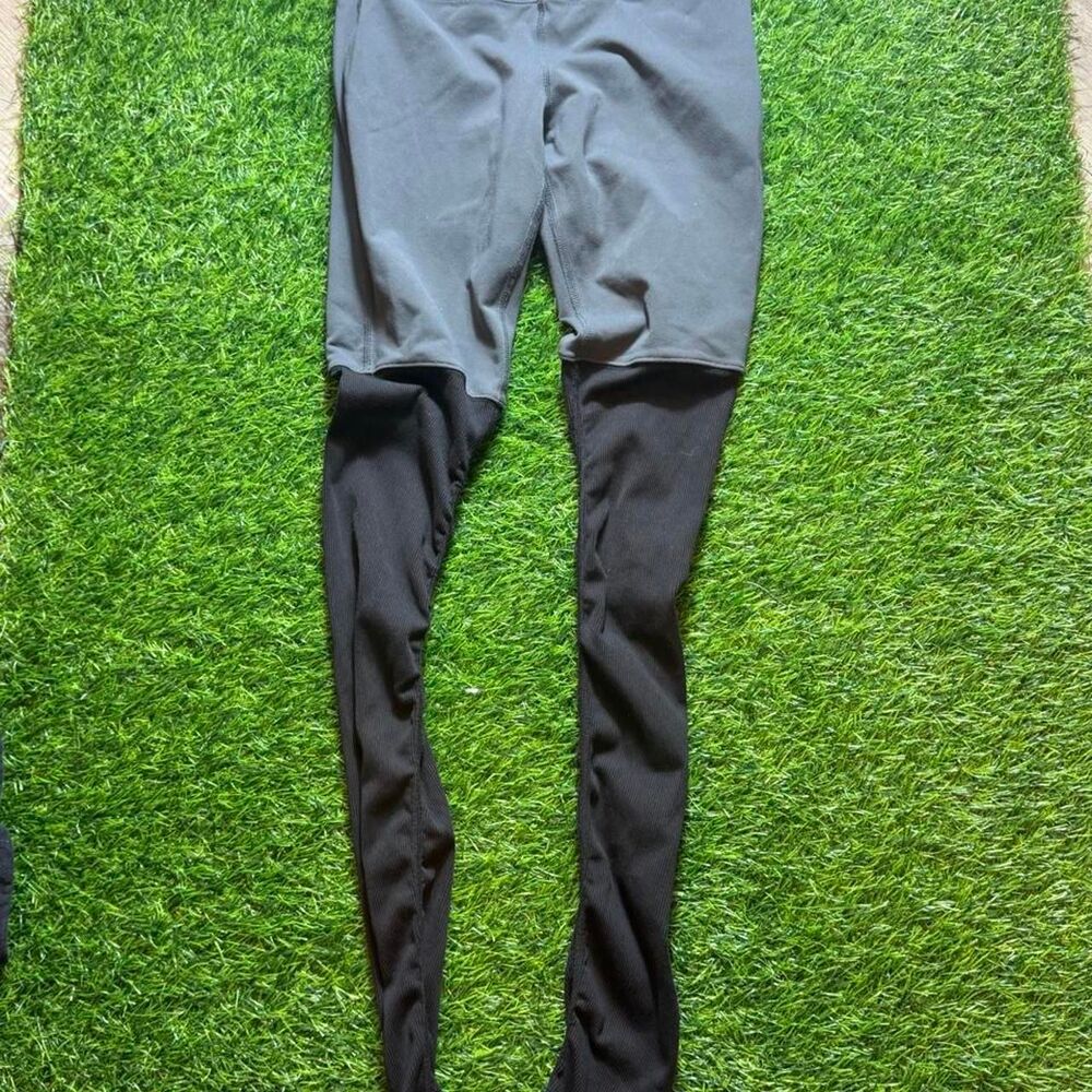 Alo-yoga Women's Black and Grey Leggings
